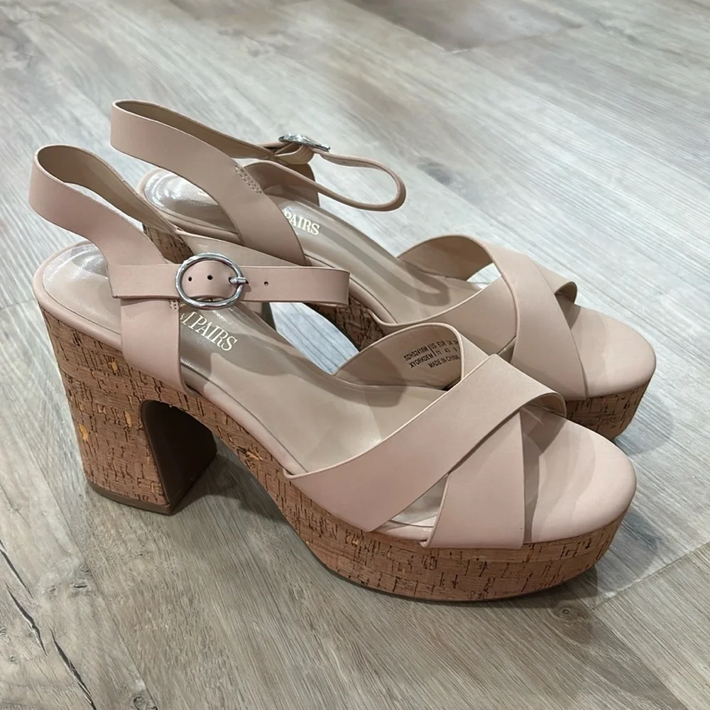 NEW Women’s Dream Pairs Chunky Platform Heels